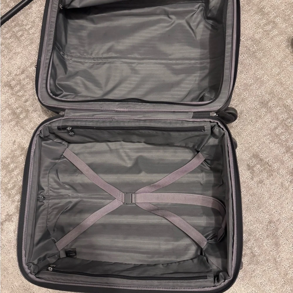 Tumi Gen 4.2 Short Trip Expandable 4 Wheel Packing Case Continental
